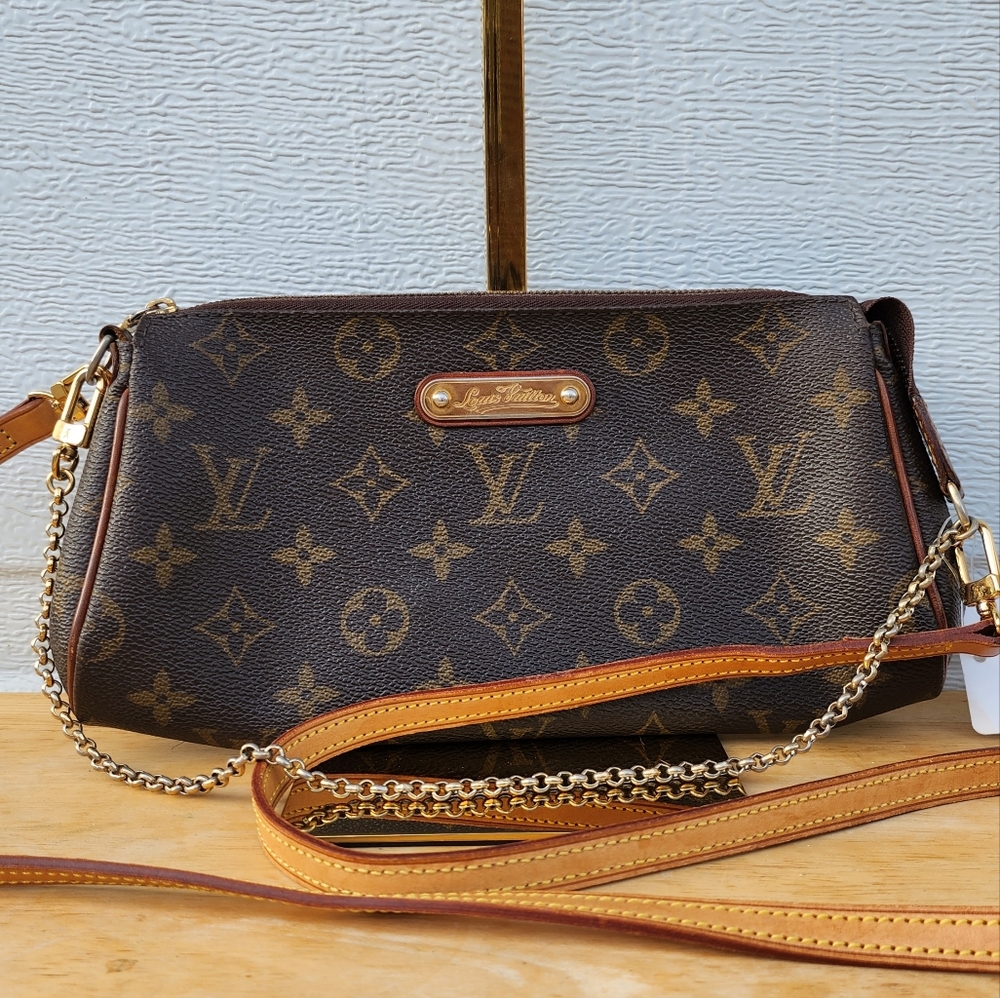 Pochette Eva Clutch Shoulder Bag